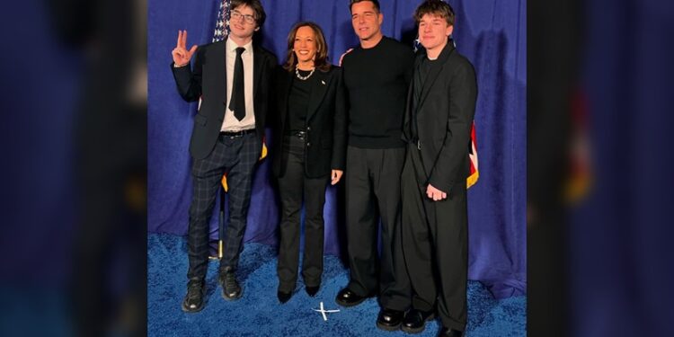 Ricky Martin presume a sus hijos junto a Kamala Harris