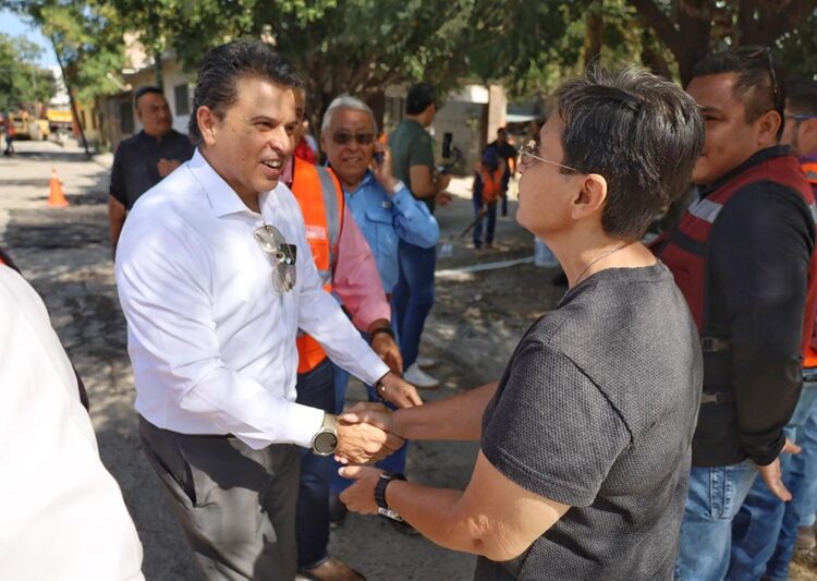 Lleva Lalo Gattás mejoras en servicios públicos y urbanos a colonias del sur