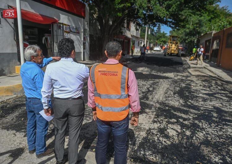 Lleva Lalo Gattás mejoras en servicios públicos y urbanos a colonias del sur