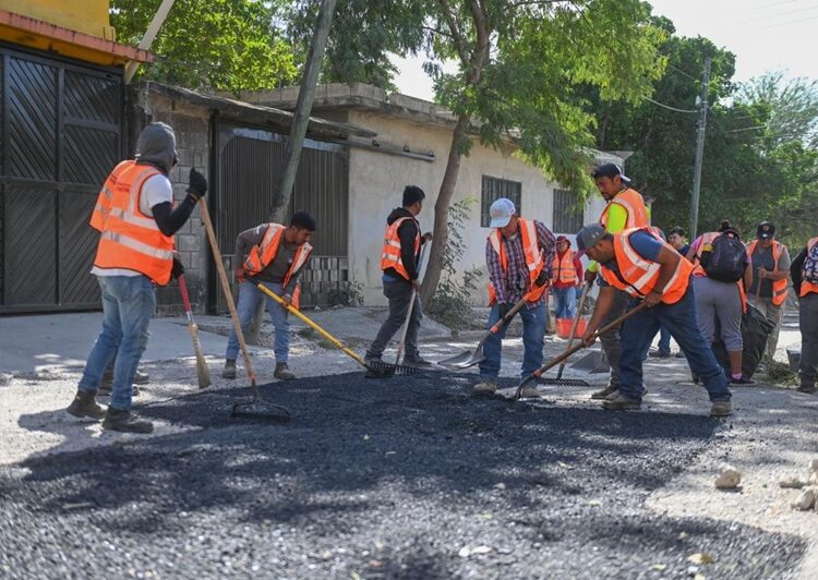 Lleva Lalo Gattás mejoras en servicios públicos y urbanos a colonias del sur