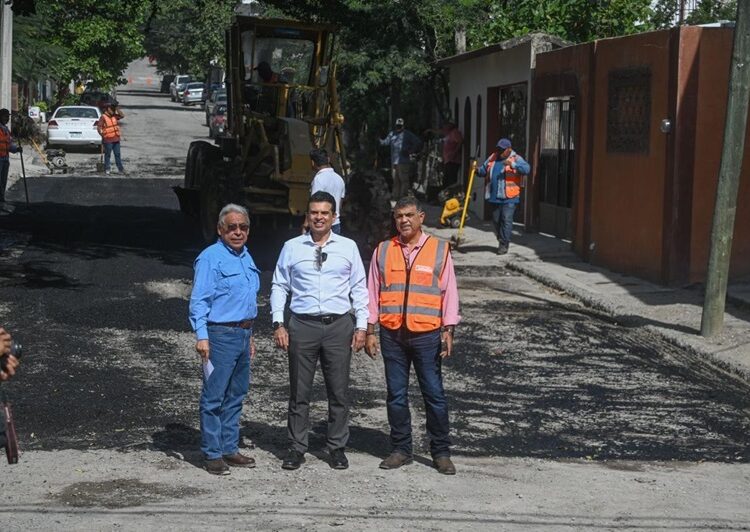 Lleva Lalo Gattás mejoras en servicios públicos y urbanos a colonias del sur