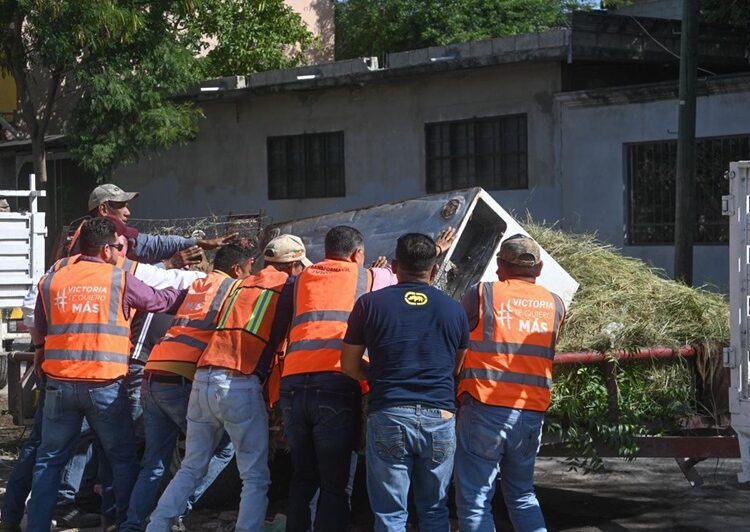 Lleva Lalo Gattás mejoras en servicios públicos y urbanos a colonias del sur