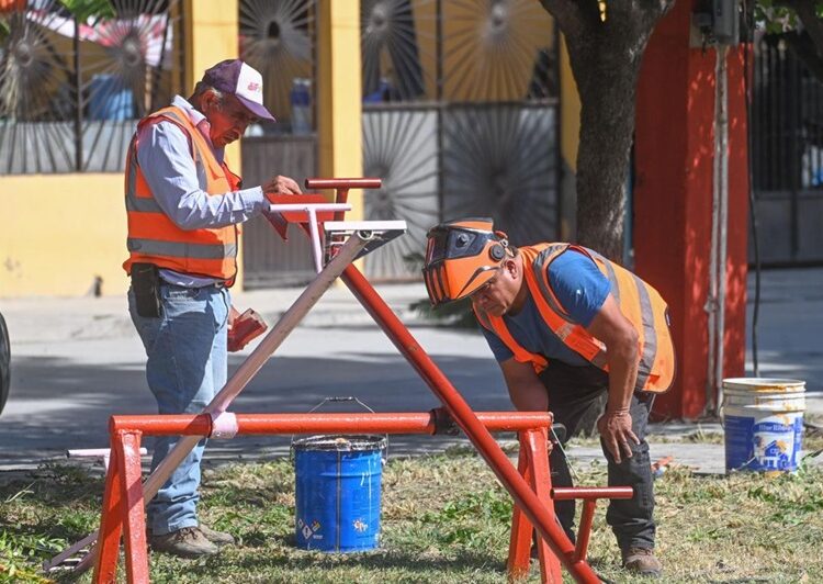 Lleva Lalo Gattás mejoras en servicios públicos y urbanos a colonias del sur