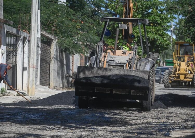 Lleva Lalo Gattás mejoras en servicios públicos y urbanos a colonias del sur