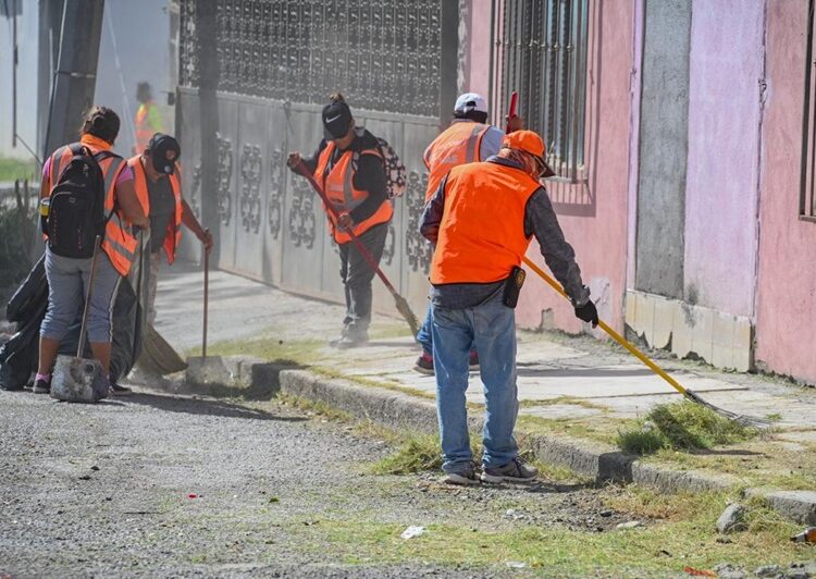 Lleva Lalo Gattás mejoras en servicios públicos y urbanos a colonias del sur