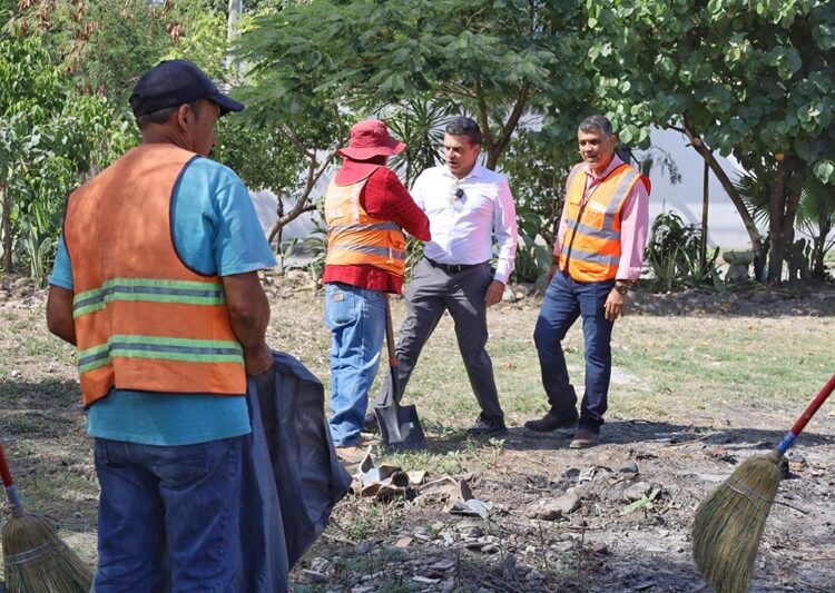 Lleva Lalo Gattás mejoras en servicios públicos y urbanos a colonias del sur