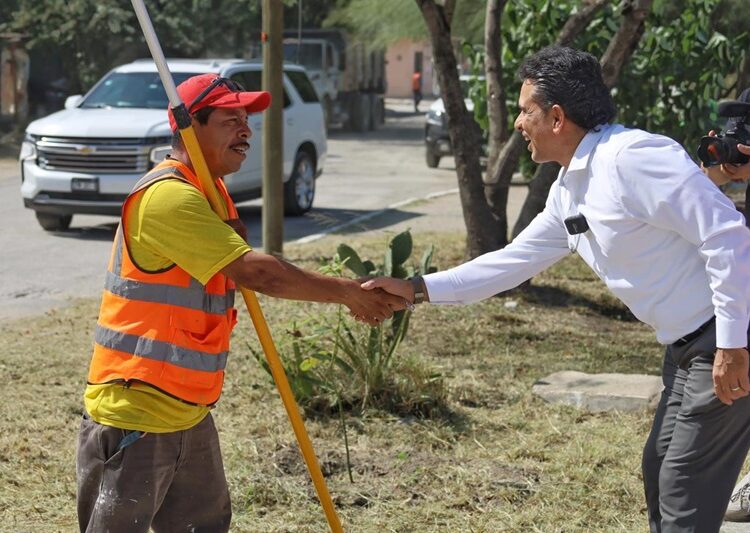 Lleva Lalo Gattás mejoras en servicios públicos y urbanos a colonias del sur