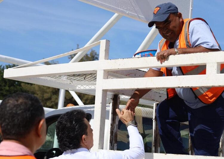 Lleva Lalo Gattás mejoras en servicios públicos y urbanos a colonias del sur