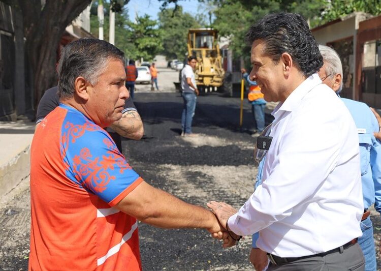 Lleva Lalo Gattás mejoras en servicios públicos y urbanos a colonias del sur