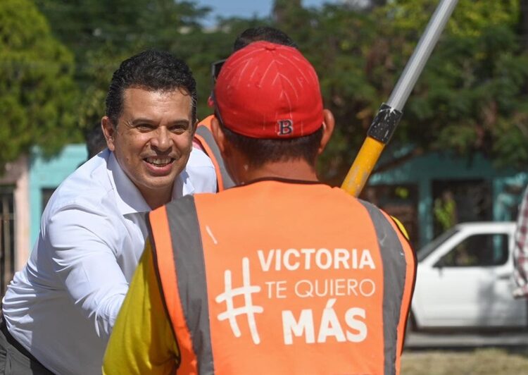 Lleva Lalo Gattás mejoras en servicios públicos y urbanos a colonias del sur