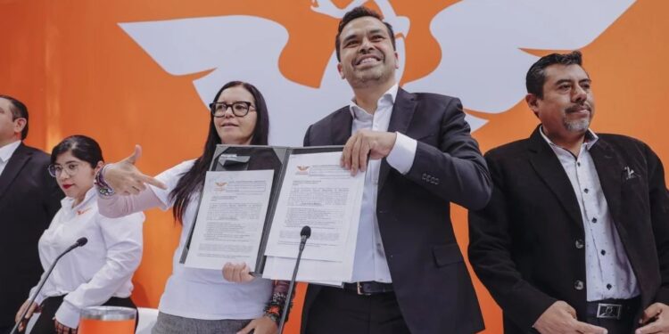 Máynez se registró como aspirante a la dirigencia nacional de MC