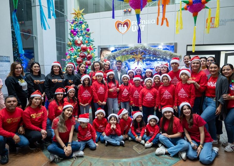 Preside rector encendido del pino navideño Familia UAT