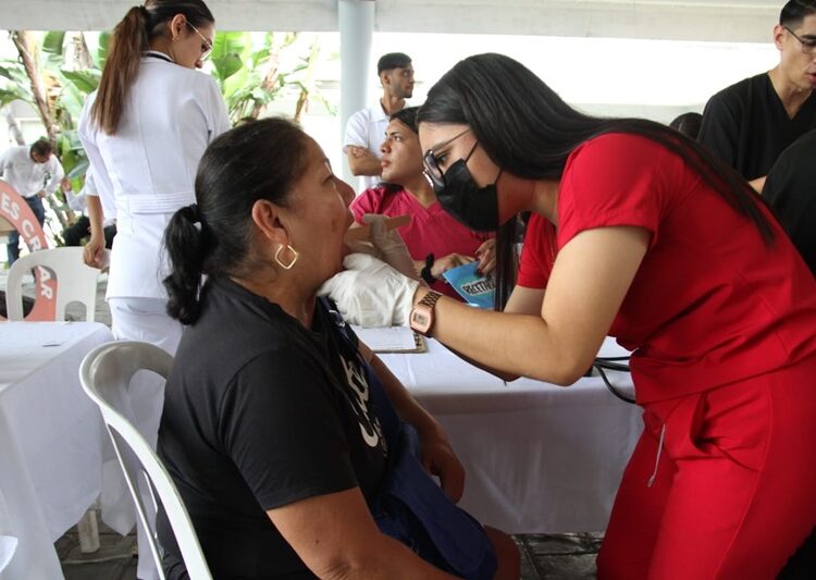 Realiza la UAT brigada comunitaria en el CBTIS 24 de Ciudad Victoria