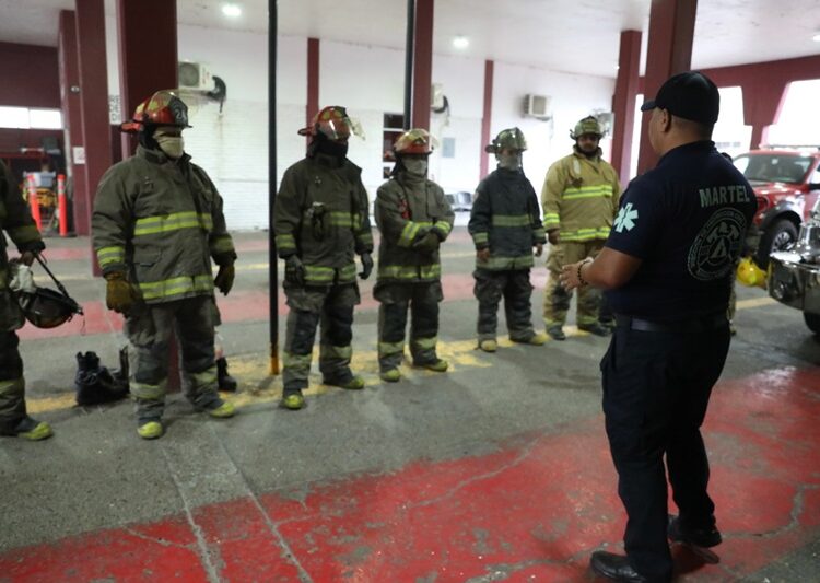 Reciben bomberos capacitación de rescate en situación de incendio