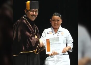 UAT reconoce a Danna Paola por su labor humanista