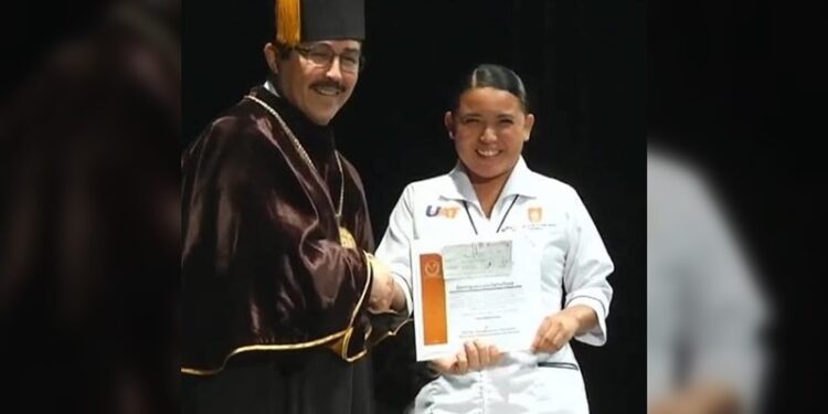 UAT reconoce a Danna Paola por su labor humanista