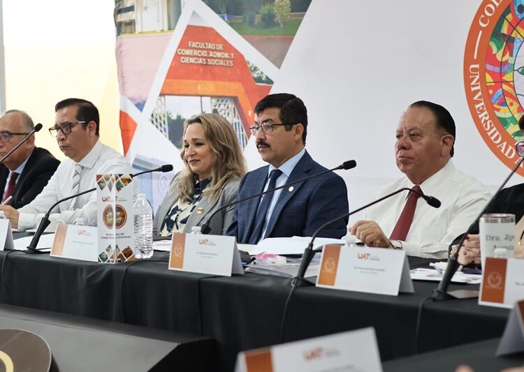 Rector de la UAT entrega equipamiento de vehículos a las facultades de la zona sur