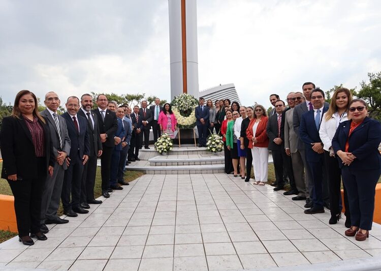 Rector de la UAT entrega equipamiento de vehículos a las facultades de la zona sur