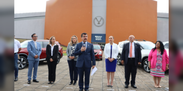 Rector de la UAT entrega equipamiento de vehículos a las facultades de la zona sur