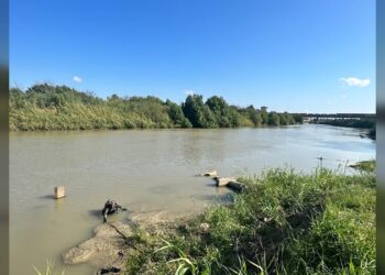 Refuerza COMAPA NLD labores de limpieza ante creciente en el Río Bravo