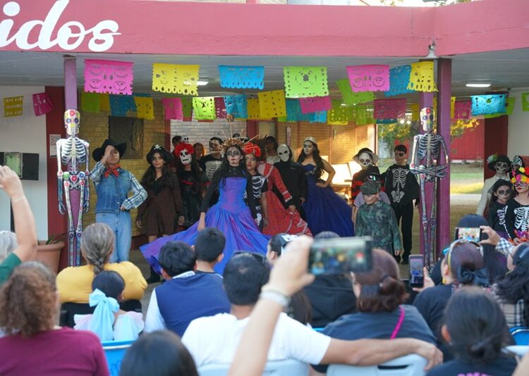 Refuerzan tradiciones con presentación artística en Casa de Cultura Viveros