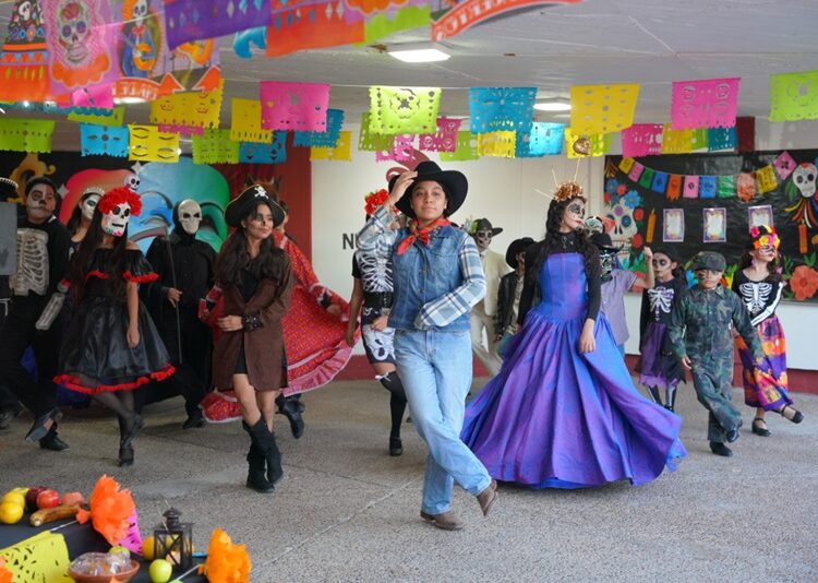 Refuerzan tradiciones con presentación artística en Casa de Cultura Viveros