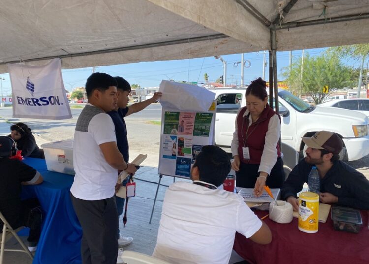 Responden ciudadanos a ‘Feria de Empleo’ en NLD