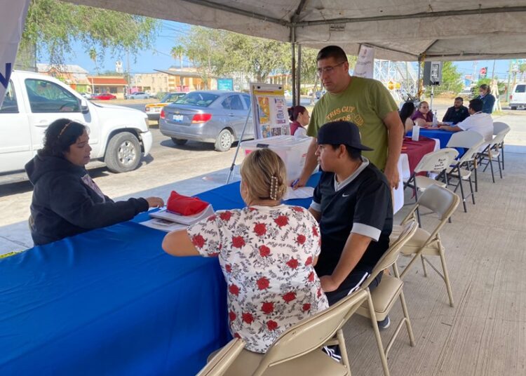 Responden ciudadanos a ‘Feria de Empleo’ en NLD