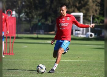 Roberto Alvarado volverá con Chivas para el Clásico Tapatío