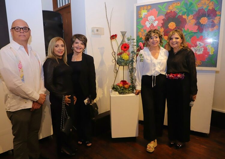 Inauguran exposición “Arte y Flores creación y naturaleza”