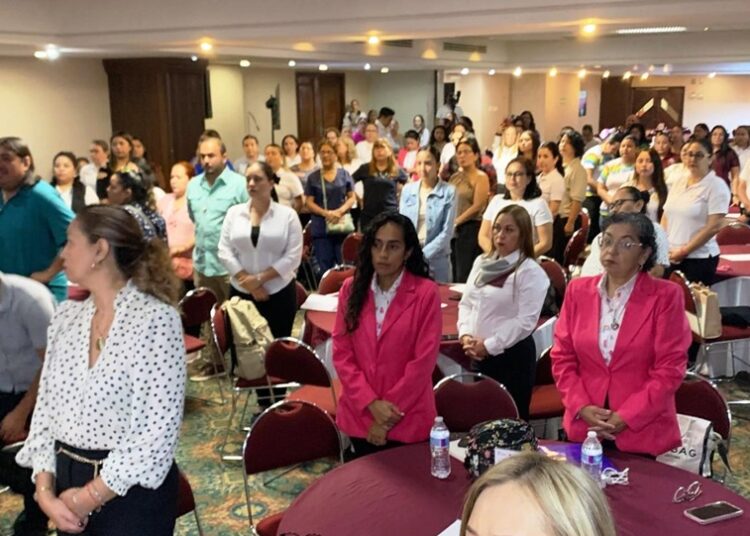 Actualizan docentes enseñanza para casos de autismo y síndrome de Down