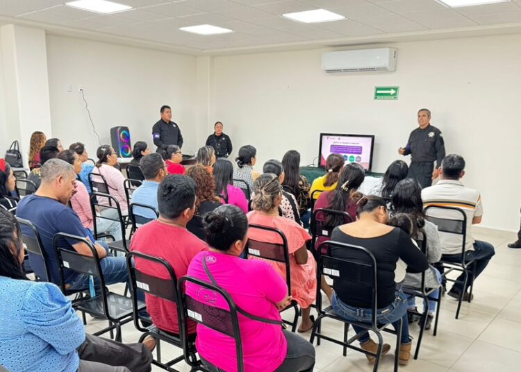 Guardia Estatal de Género imparte plática informativa a personal de SEDENA