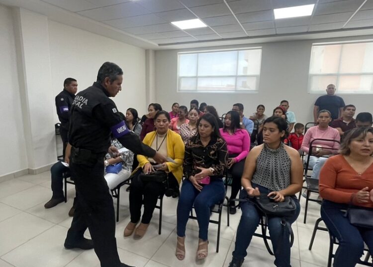 Guardia Estatal de Género imparte plática informativa a personal de SEDENA