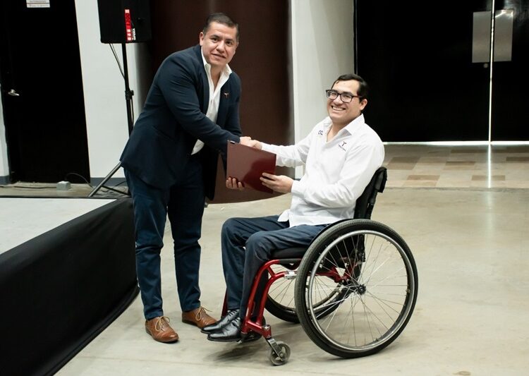 Entregan certificados como mediadores públicos a personal del CCLT