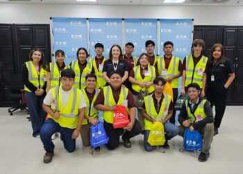 Visitan estudiantes de la UTTN empresa Eaton en Reynosa