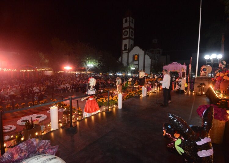 Américo y María fortalecen tradición del Día de Muertos en Tamaulipas