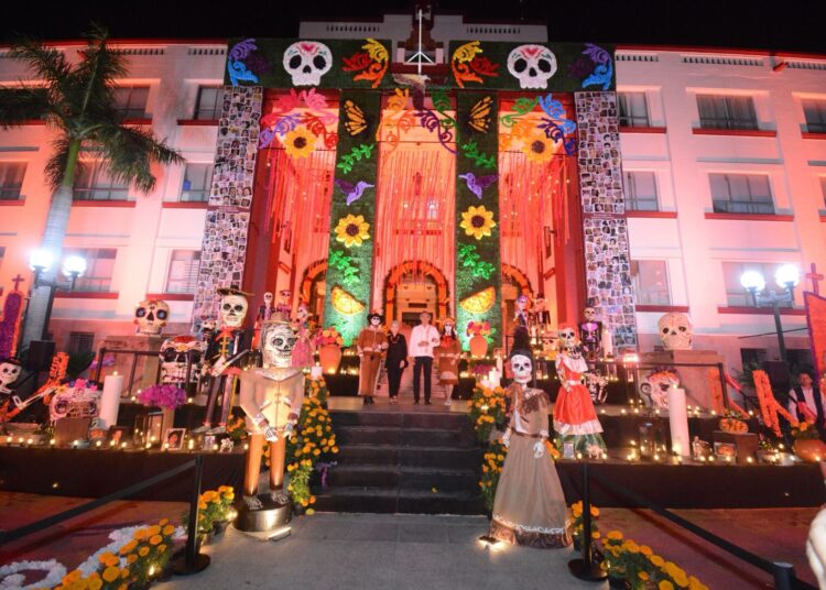 Américo y María fortalecen tradición del Día de Muertos en Tamaulipas