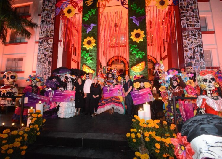 Américo y María fortalecen tradición del Día de Muertos en Tamaulipas