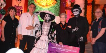 Américo y María fortalecen tradición del Día de Muertos en Tamaulipas