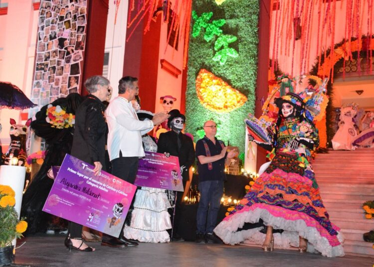 Américo y María fortalecen tradición del Día de Muertos en Tamaulipas