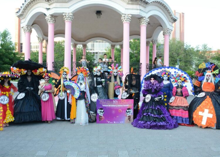 Américo y María fortalecen tradición del Día de Muertos en Tamaulipas