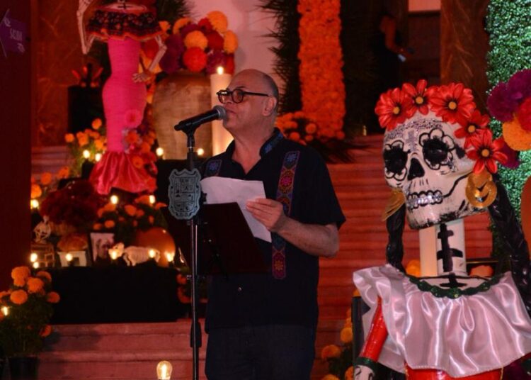 Américo y María fortalecen tradición del Día de Muertos en Tamaulipas