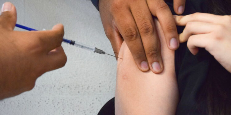 Inicia NLD vacunación gratuita contra la influenza