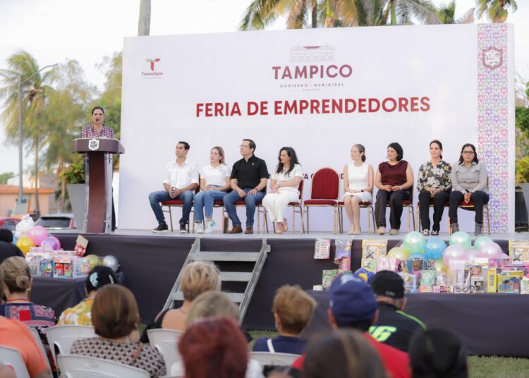 Fortalece Mónica el desarrollo de emprendedores y pequeños comerciantes
