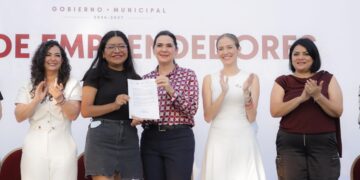 Fortalece Mónica el desarrollo de emprendedores y pequeños comerciantes