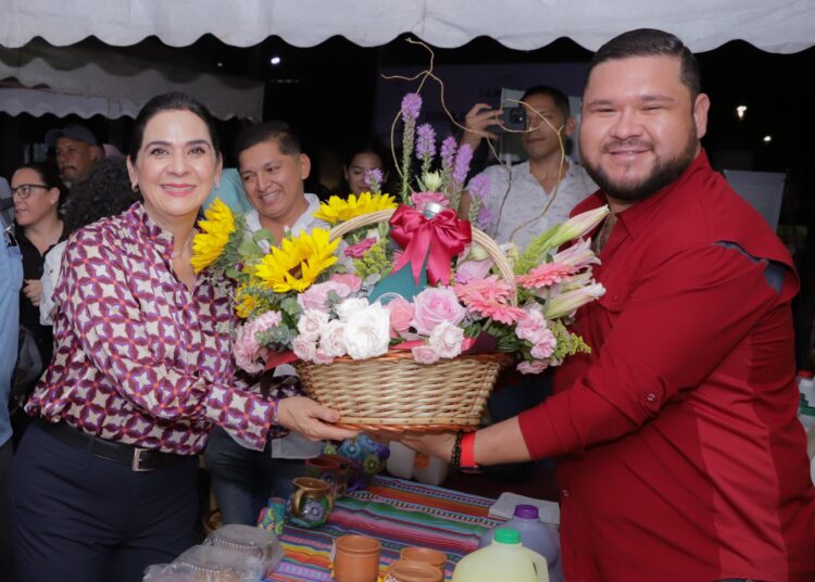 Fortalece Mónica el desarrollo de emprendedores y pequeños comerciantes