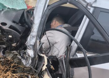 Por dormitar al volante, se impacta contra tráiler en la Monterrey-Nuevo Laredo