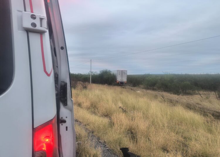 Por dormitar al volante, se impacta contra tráiler en la Monterrey-Nuevo Laredo