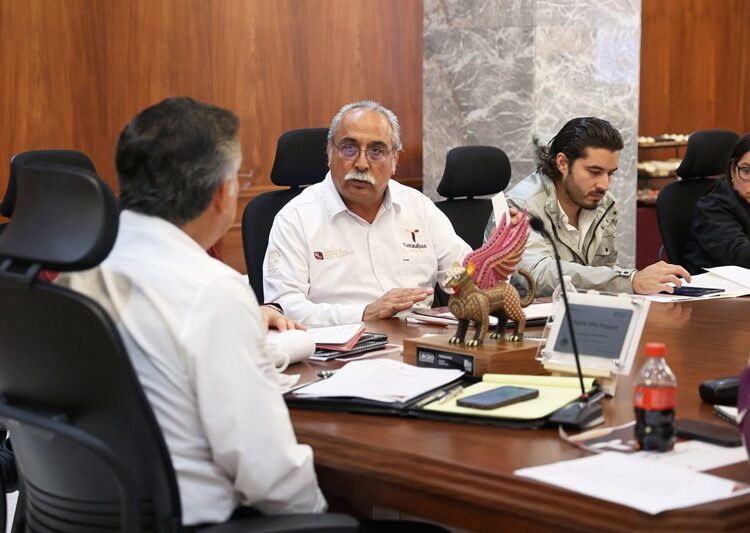 Revisa gobernador AVA avance de proyectos con el gabinete