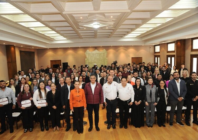 Entrega AVA reconocimientos a servidores públicos capacitados por el Senado